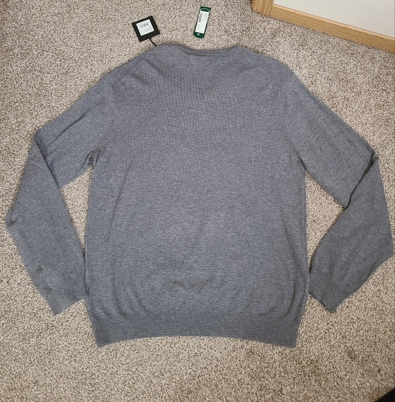 NWT Dstrct & Row Stitch Fix Gray V Neck Sweater - Picture 2 of 3